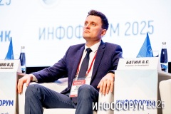 WOM44268
