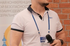 DSF7867_vertical