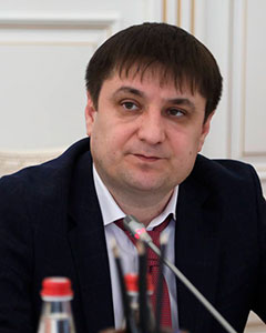 Махач Омаров 