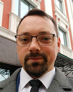 Дмитрий Служеникин