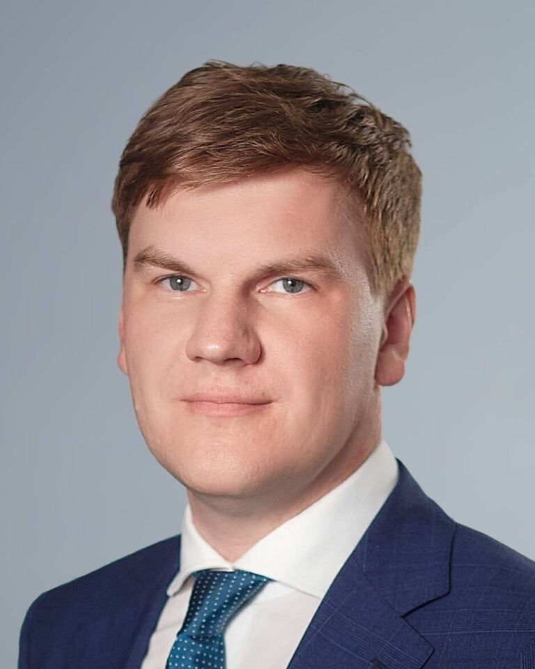 Rainer brenner оправы. Gr директор кто такой. Gr директор кто такой. Байтен буркхардт москва. Gr руководитель.