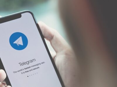 Новая схема кибермошенников: фейковые боты в мессенджерах крадут деньги 