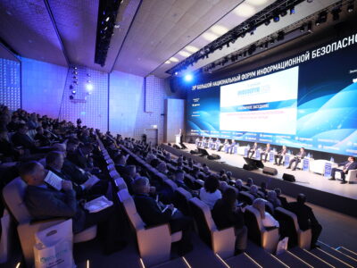 Сергей Боярский на Пленарной сессии Инфофорума рассказал о мерах борьбы с цифровым мошенничеством