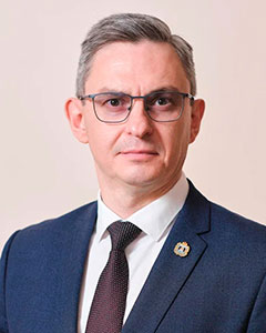 Антон Лебедев